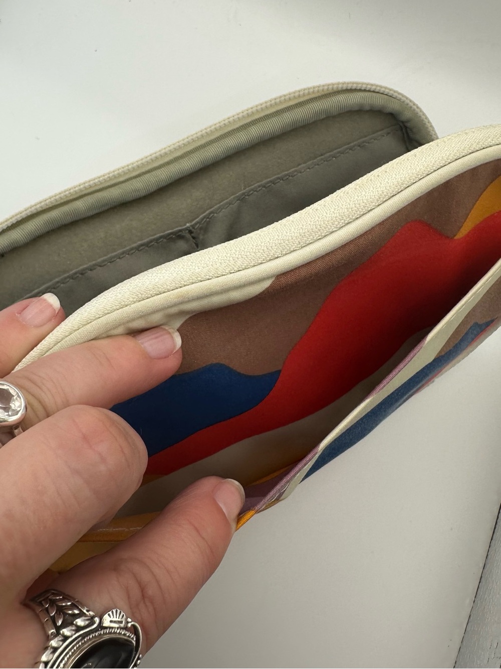 Fjallraven Kanken Zip travel wallet from the artist series in “Landscape” - Picture 4 of 10